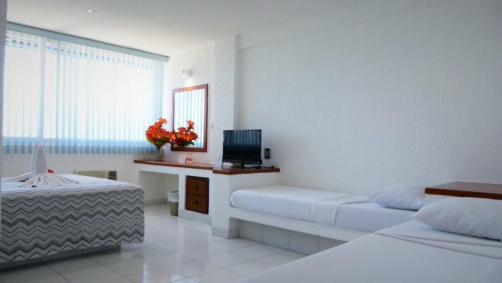 Aristos Hotel 4*