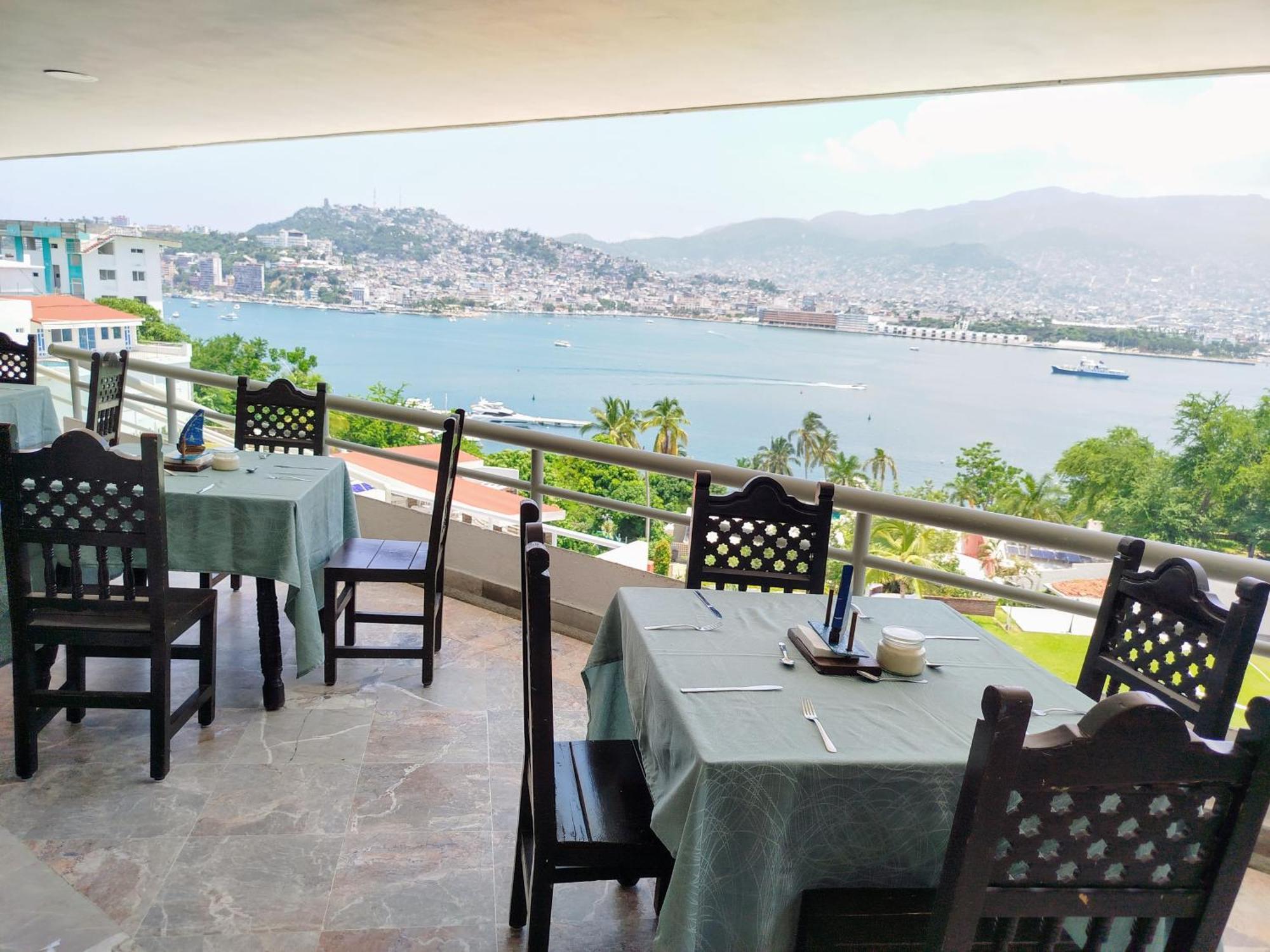 Aristos Hotel 4*